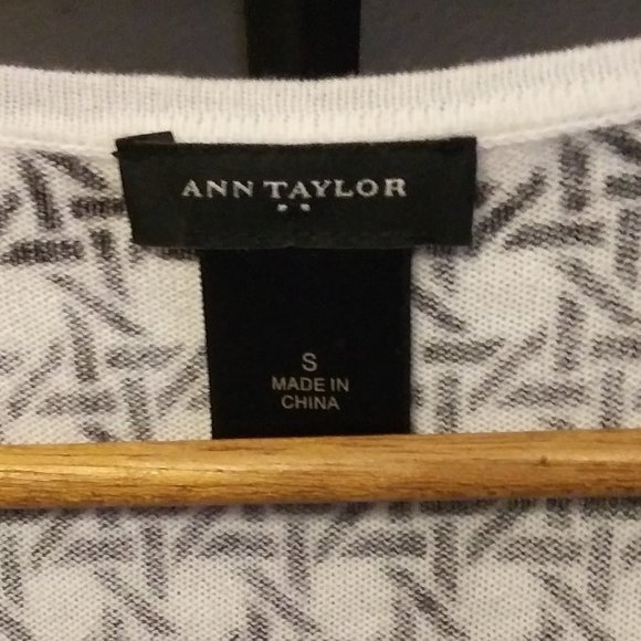 π Ann Taylor B&W Lightweight Fine Cotton Sweater Cardigan - Picture 2 of 8